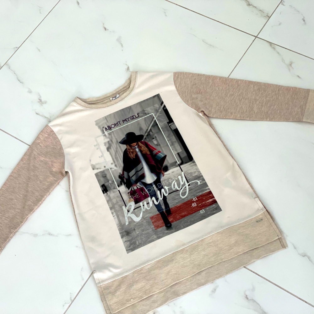 Beautiful Mayoral girl sweatshirt 10 years old.